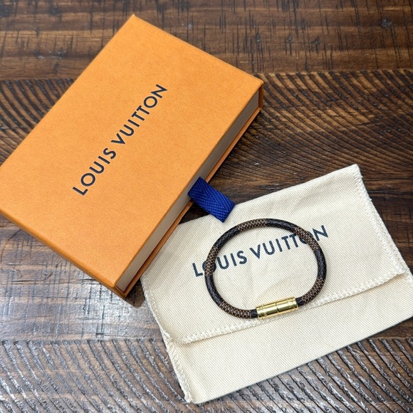 LOUIS VUITTON Damier Keep It Bracelet - Picture 1 of 12